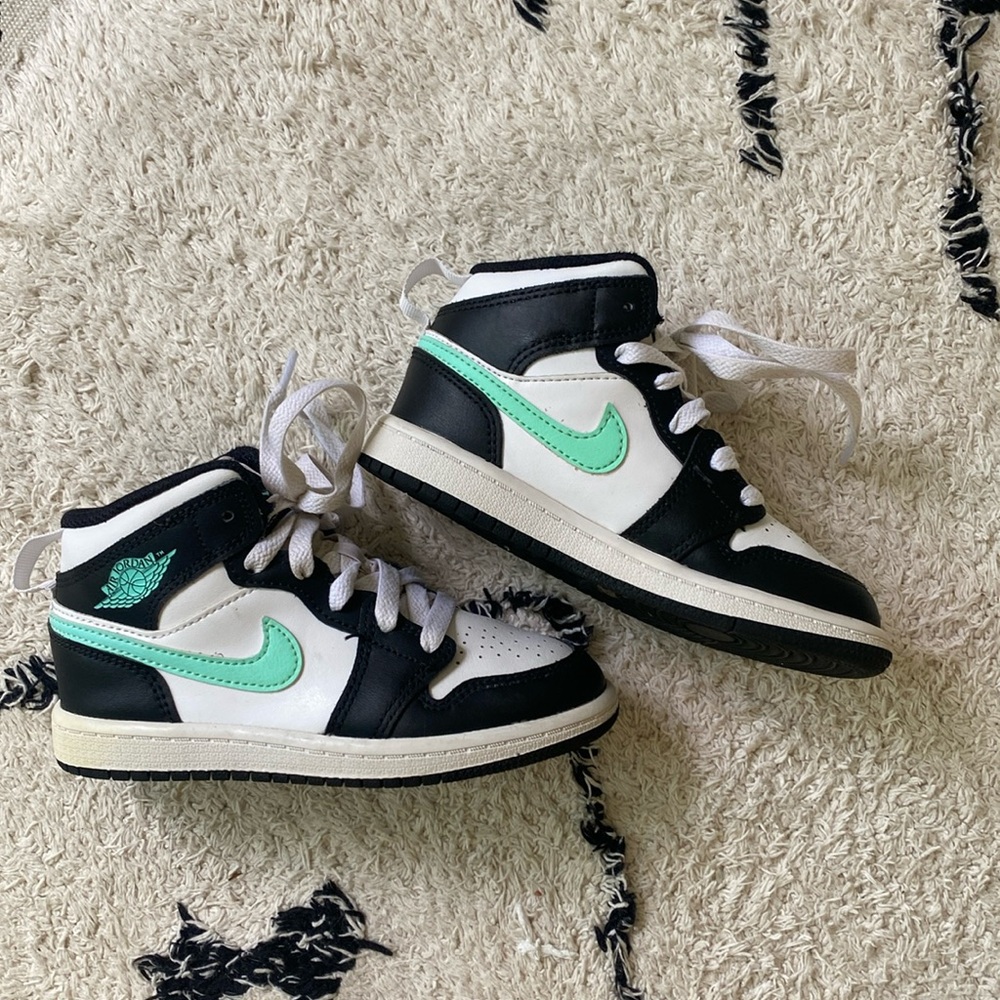 Nike Air Jordans 1 mid  kids 11C